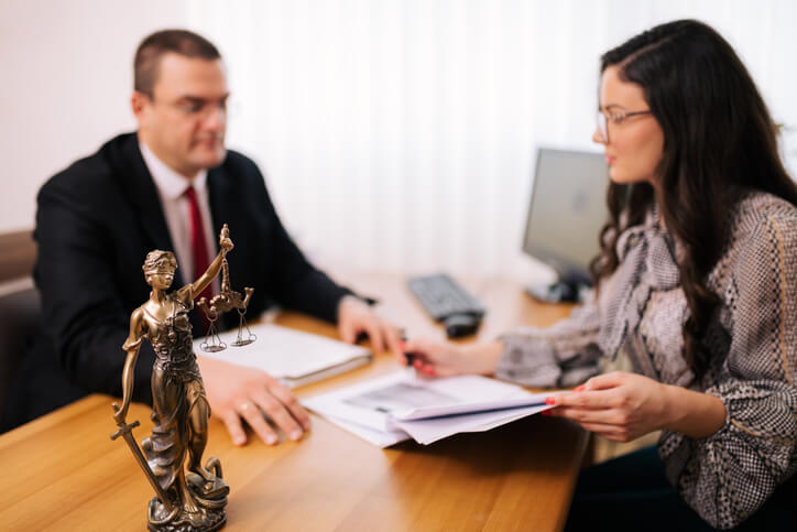 Divorce lawyer with the client